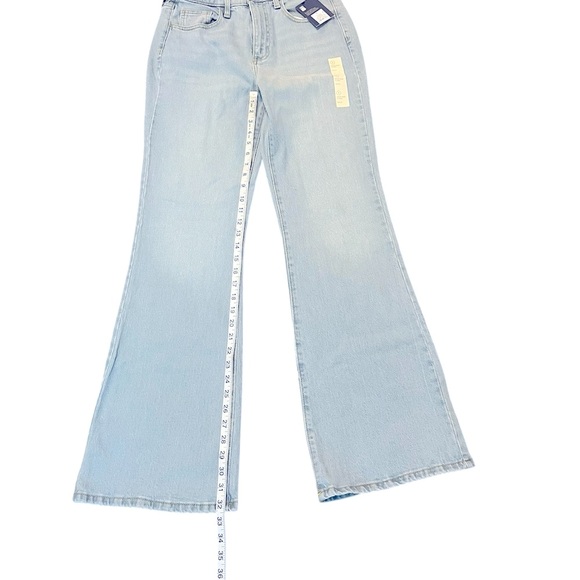 Universal Thread Women's High Waist Light Blue Flare Cotton Jeans Size: 6 - Picture 4 of 8